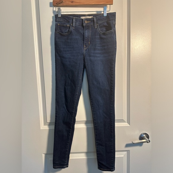 LEVI’S 720 HIGH RISE SUPER SKINNY WOMEN'S JEANS in Dark Blue Denim Wash - Picture 4 of 7